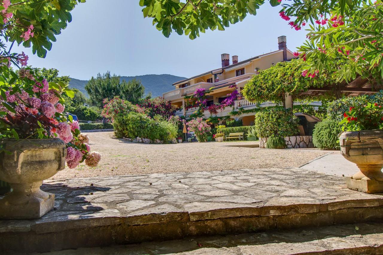 Apartmani Mavrinac Nerezine Bagian luar foto