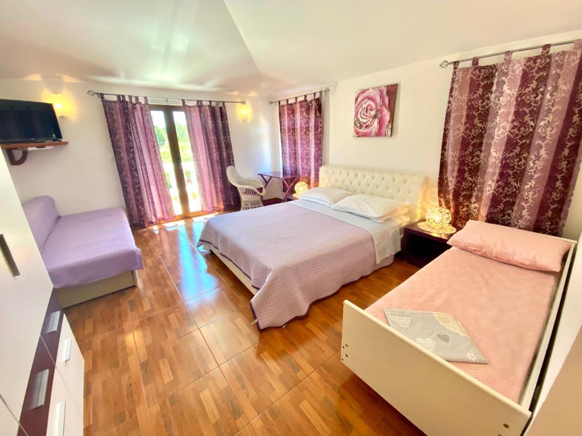 Apartmani Mavrinac Nerezine Ruang foto