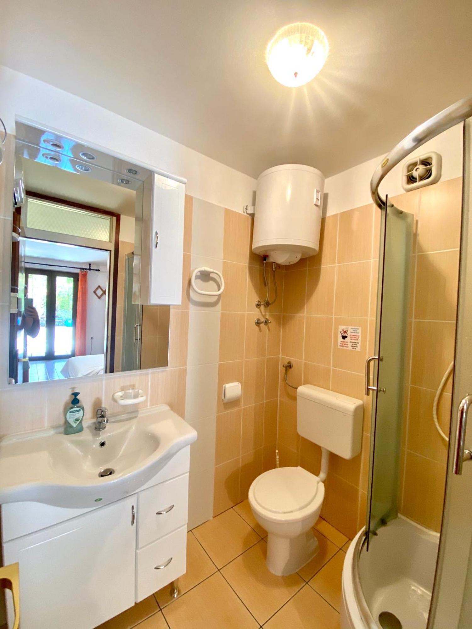 Apartmani Mavrinac Nerezine Ruang foto
